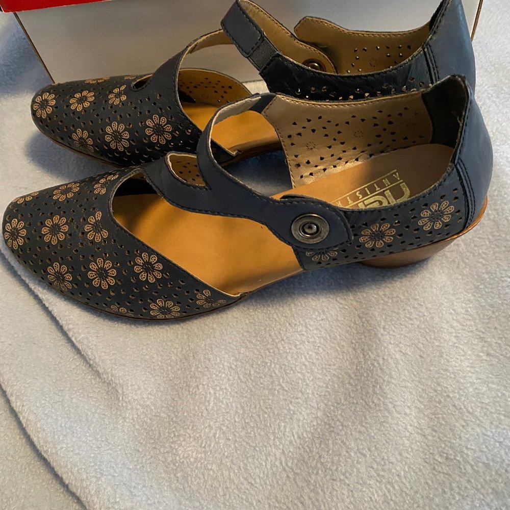 Rieker Antistress Blue Leather Floral Cutout Low Heels - Sz 9/41